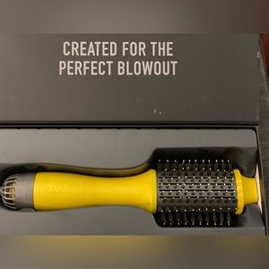 Drybar Blow out Brush
